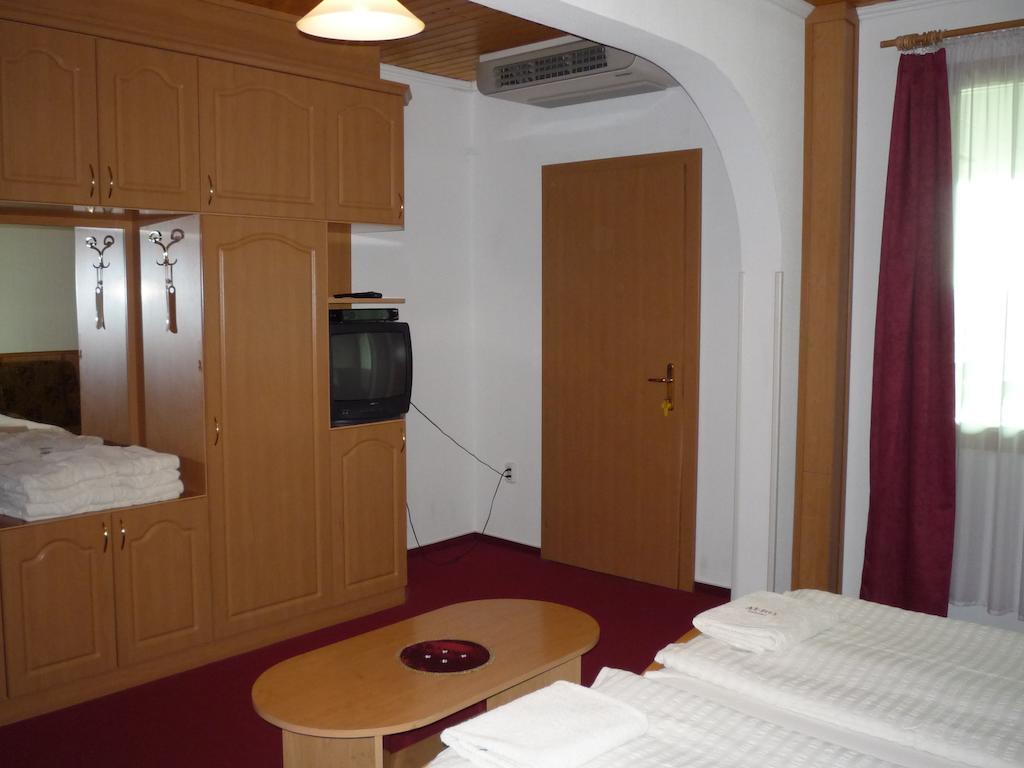 Aero Hotel & Etterem Jakabszallas Exterior photo
